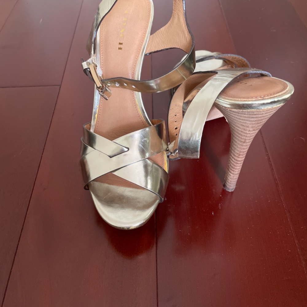 Coach Platforms - Picture 2 of 4